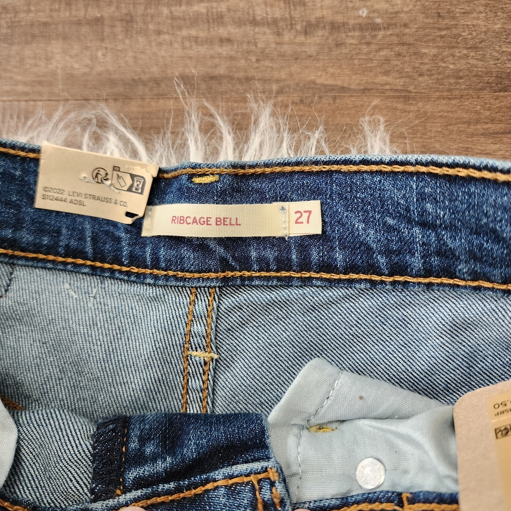 NWT Levi’s Ribcage Bell Flare Jeans 27x32 Ringing Bells 🔔 - Picture 3 of 6